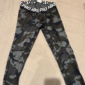 Nike Pro Men's Camo Leggings - Black and Gray